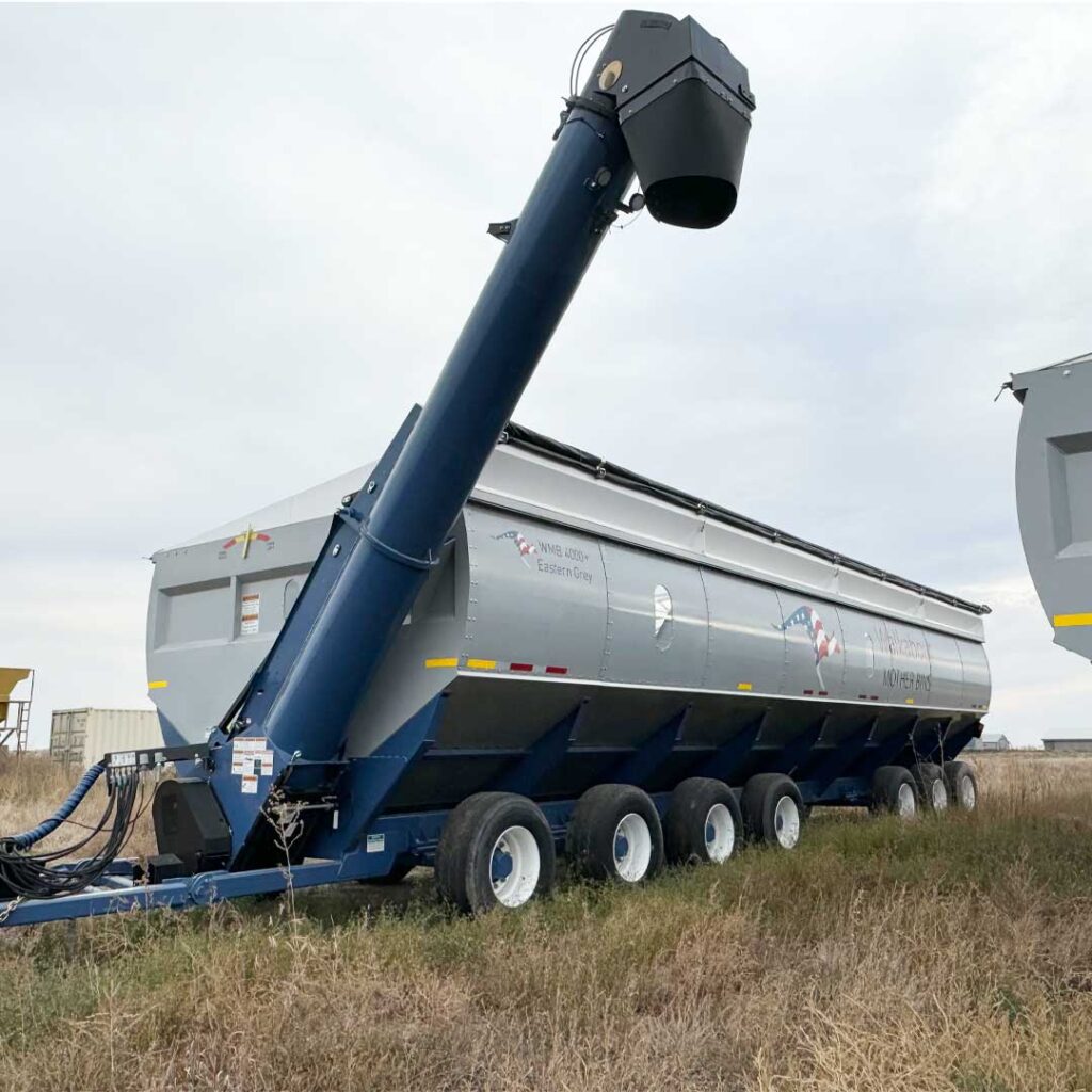 4000-bushel-mother-bin-grain-cart_6891